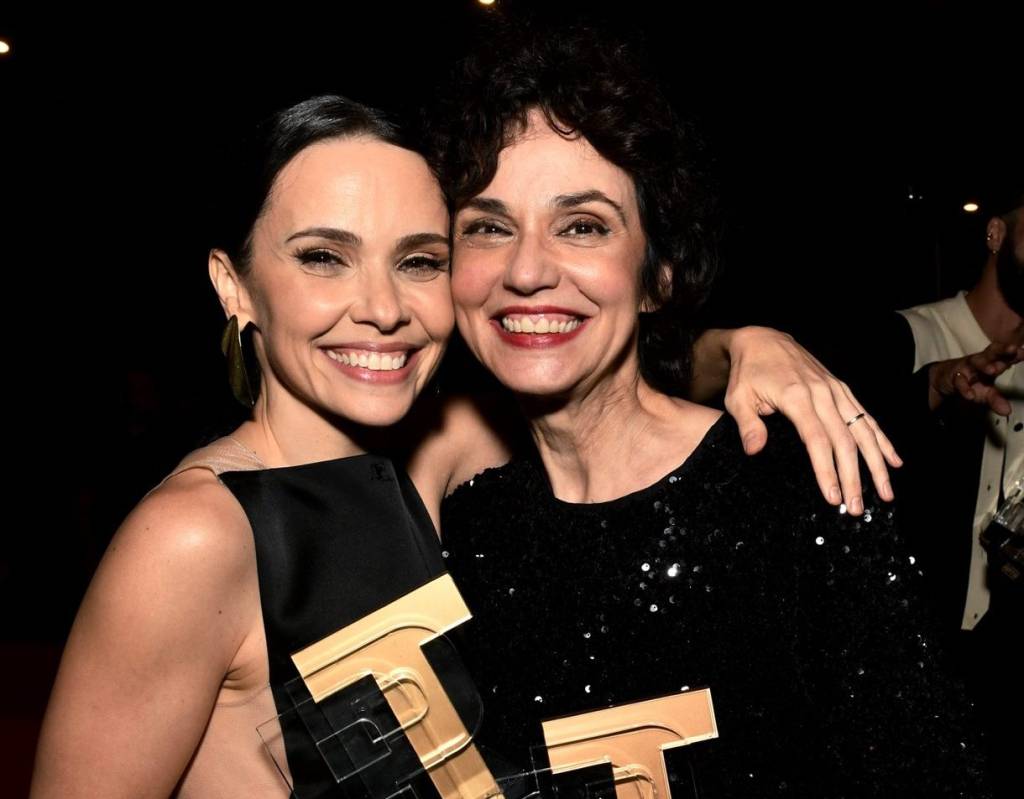 Espetáculo estrelado por Débora Falabella lidera 19ª edição do Prêmio APTR