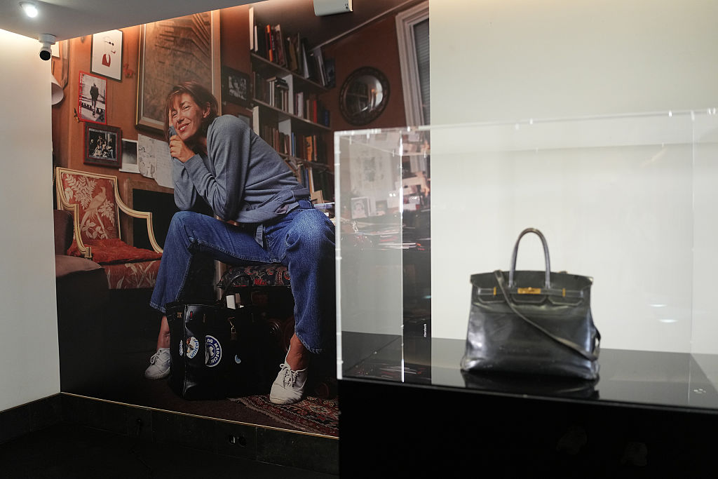 A bolsa Birkin original leiloada no início do ano foi apresentada ao público em Tóquio