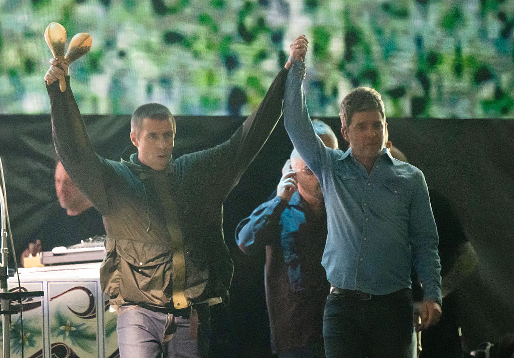 A revolta que o Oasis provocou entre fotógrafos e jornais na Europa