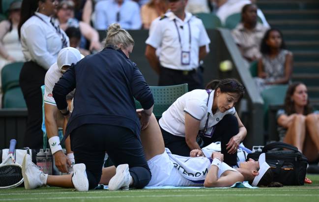 LONDON, ENGLAND - JULY 10: Luisa Stefani of Brazil receives medical treatment as she plays with Joe Salisbury of Great Britain against Katerina Siniakova of Czechia and Sem Verbeek of Netherlands during the Mixed Doubles Final on day eleven of The Championships Wimbledon 2025 at All England Lawn Tennis and Croquet Club on July 10, 2025 in London, England. (Photo by Hannah Peters/Getty Images)