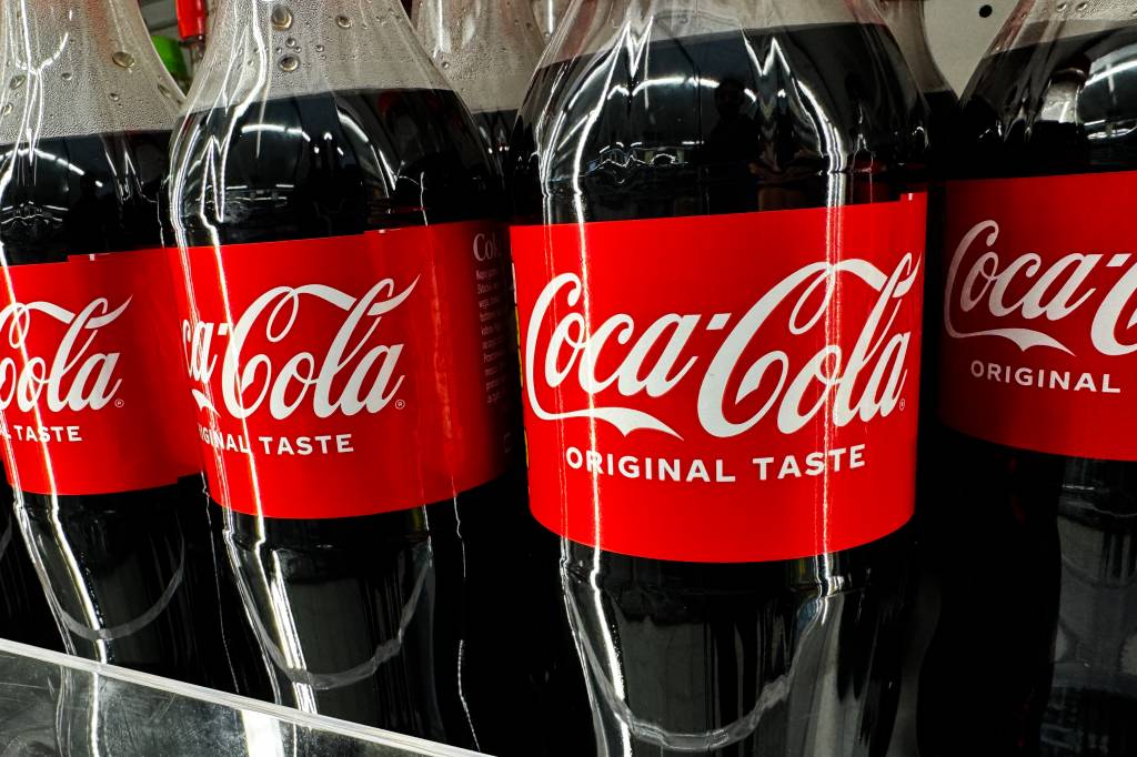 Coca-Cola vai produzir nova versão após pressão de Trump