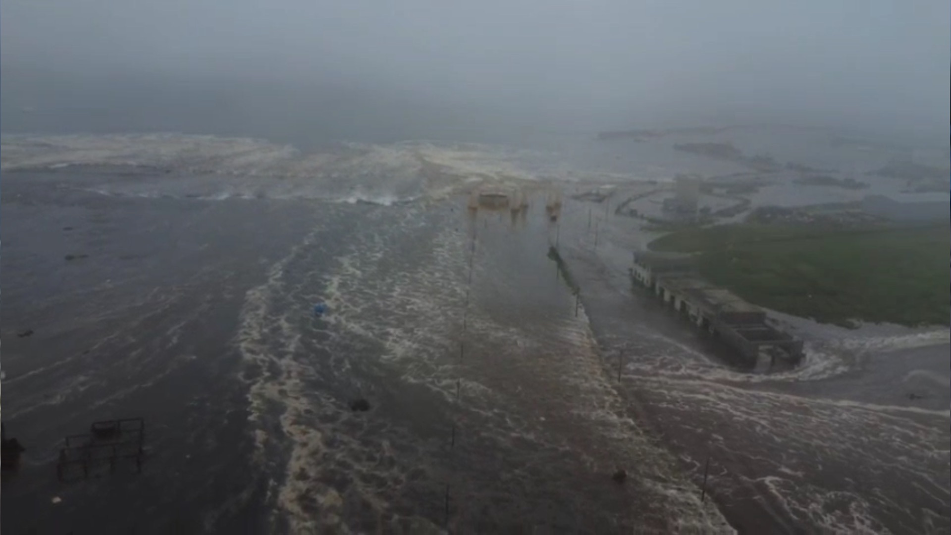 Vista a&eacute;rea da cidade de Severo-Kurilsk inundada por um tsunami provocado pelo terremoto de magnitude 8,8 que atingiu a costa da Pen&iacute;nsula de Kamchatka, na R&uacute;ssia, em 30 de julho de 2025