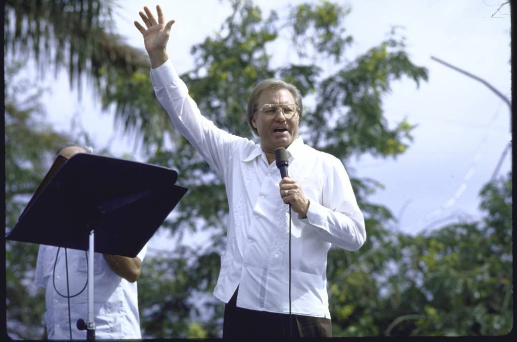 Pioneiro da TV evangélica, pastor Jimmy Swaggart morre aos 90 anos