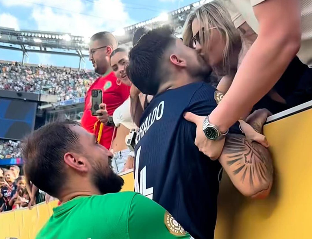 Donnarumma dá ‘assistência’ para Beraldo beijar a noiva depois da vitória do PSG; confira vídeo