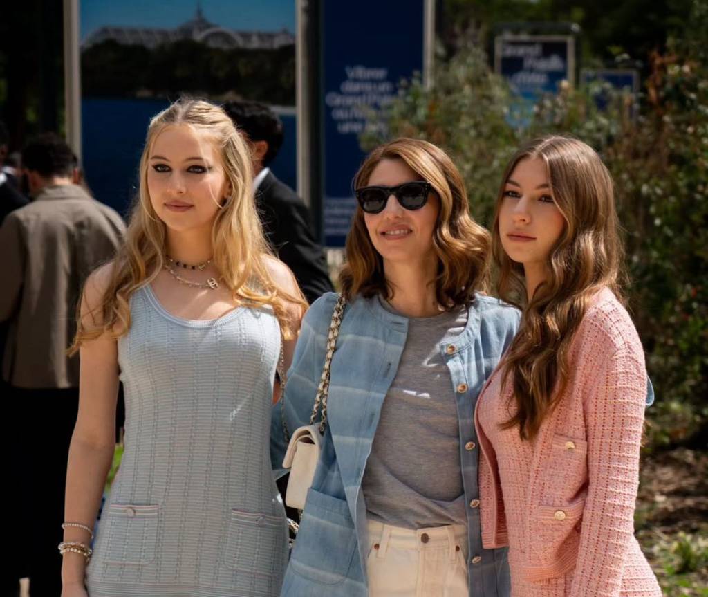 Filhas de Sofia Coppola chamam atenção na Semana de Moda de Paris