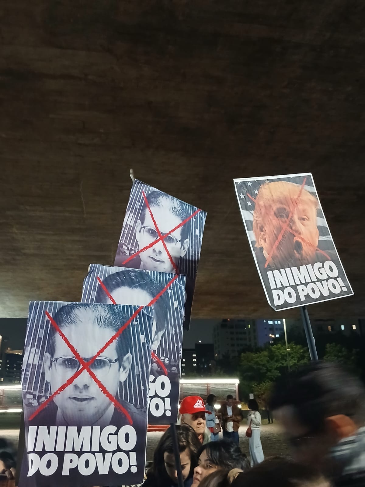 Alcolumbre e Motta foram classificados como 'inimigos do povo'