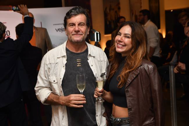Ator Roberto Birindelli e arquiteta Ale Cirino no lançamento do documentário de Veja sobre caso Henry Borel