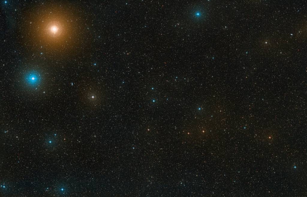 Astrônomos registram raro nascimento de planeta gigante