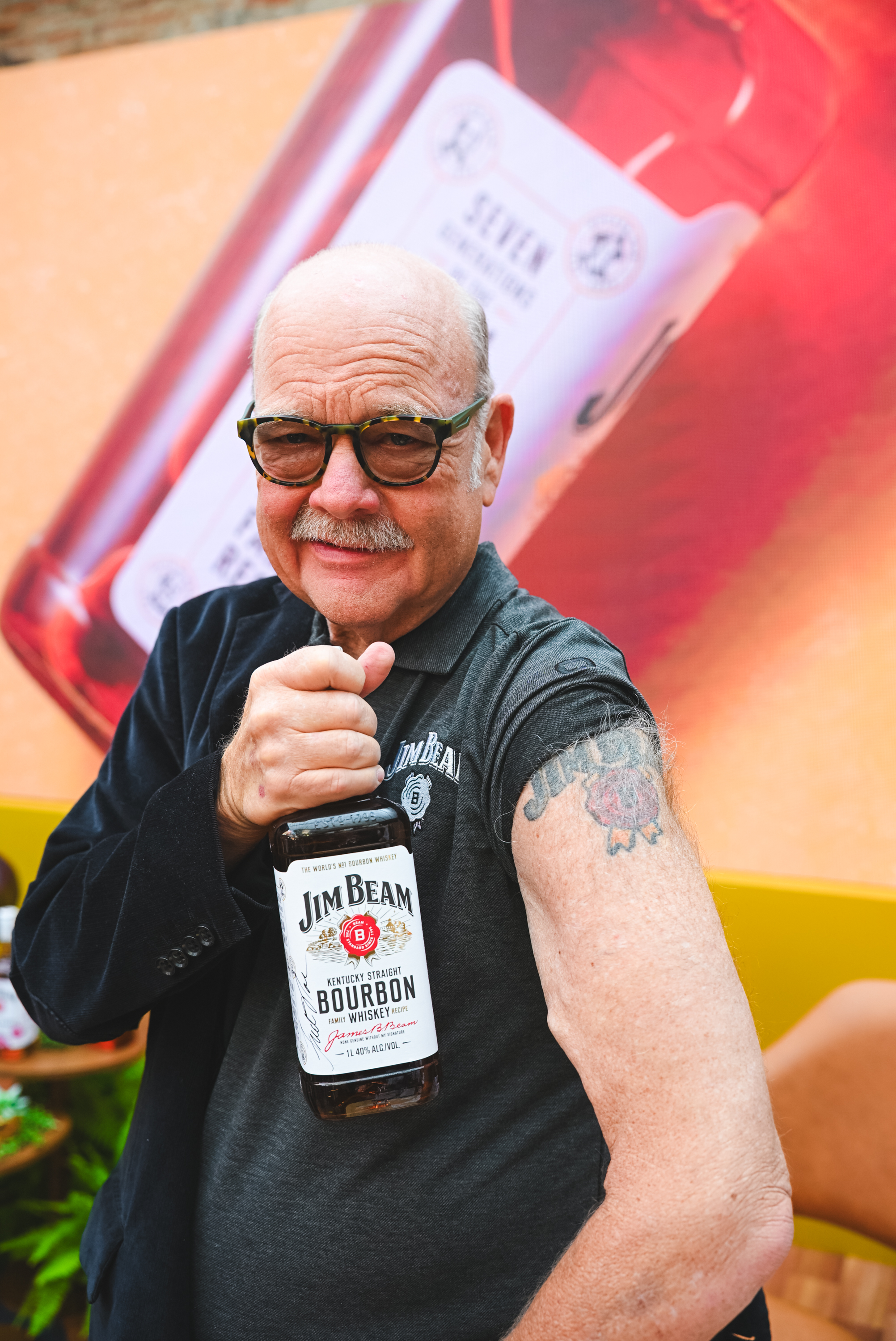 Fred Noe: Rótulo original tatuado no braço