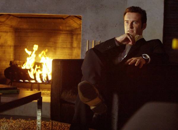 O ator Julian McMahon como Dr. Doom no filme 'Quarteto Fantástico' (2005)
