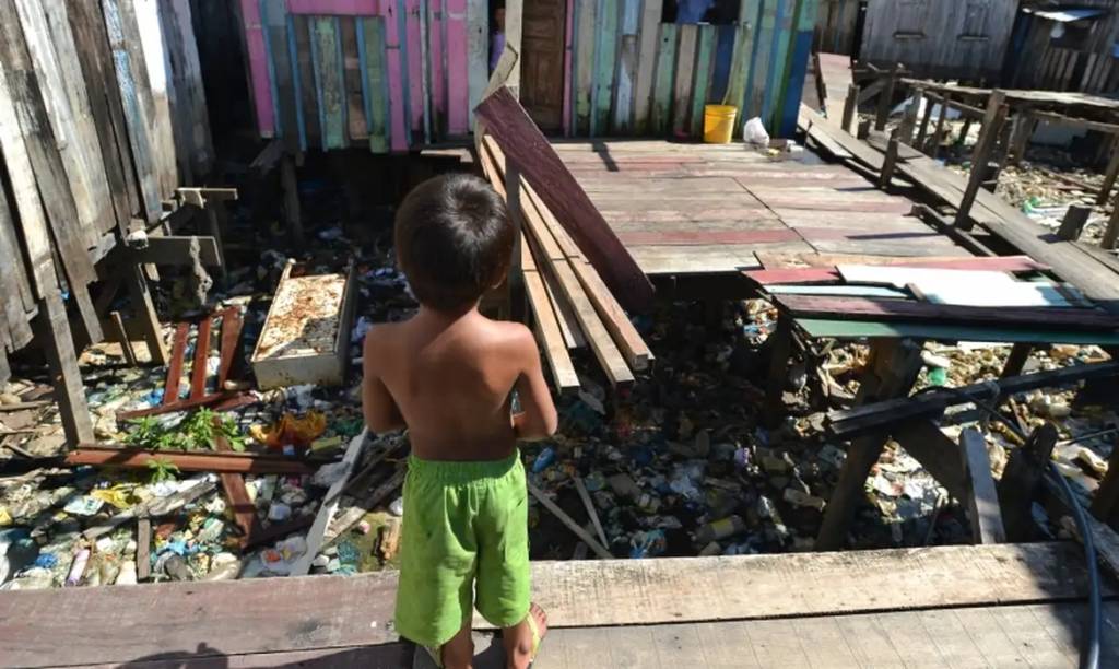 Apenas 1,8% das crianças pobres atingem a renda dos mais ricos no Brasil