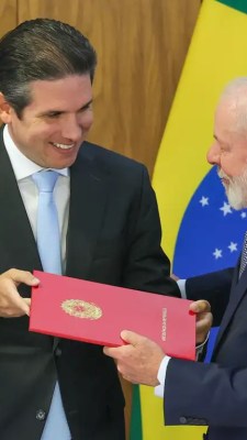 O presidente da Câmara dos Deputados, Hugo Motta, e o presidente Luiz Inácio Lula da Silva