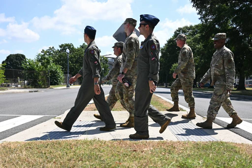 Trump ameaça novo envio da Guarda Nacional a Washington por desafiar políticas de imigração