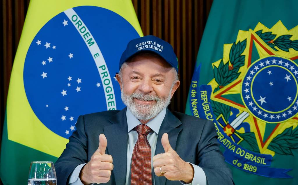 Lula se rende a gatinhos e outros modismos das redes em busca da reeleição