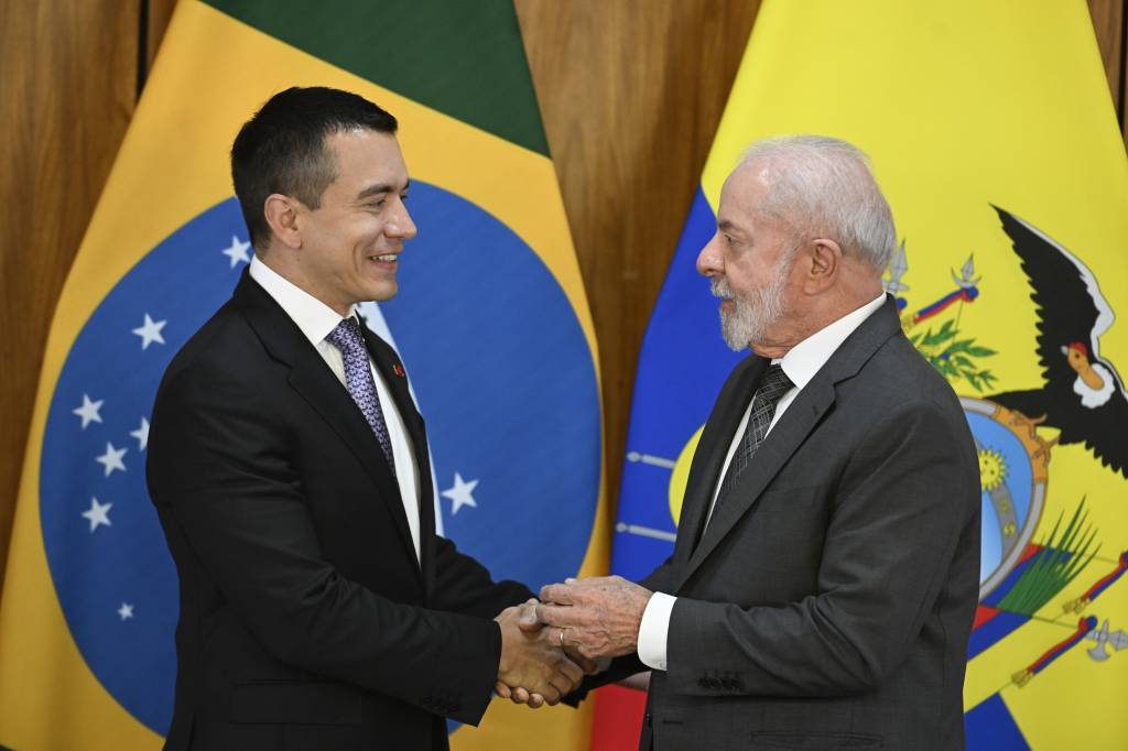 Lula recebe presidente do Equador e alfineta Trump: ‘Firmeza na defesa da independência’