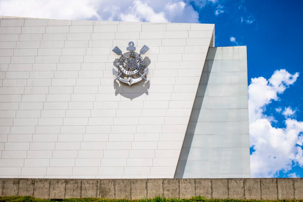 ‘Estacionado’ com a vaquinha, Corinthians busca alternativas para quitar dívidas do estádio
