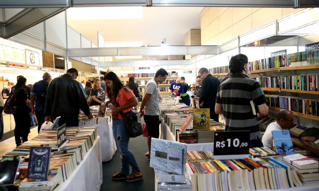 Férias escolares impulsionaram comércio em São Paulo, diz Itaú Unibanco