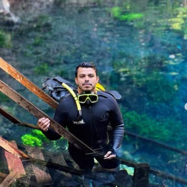 Confira o vídeo
              Jacaré se camufla para passar desapercebido por turistas