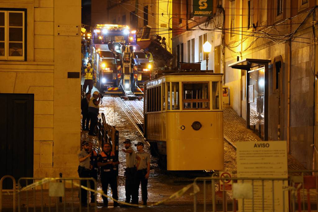 Tragédia no Elevador da Glória foi provocada por ‘desconexão’ de cabo entre as cabines