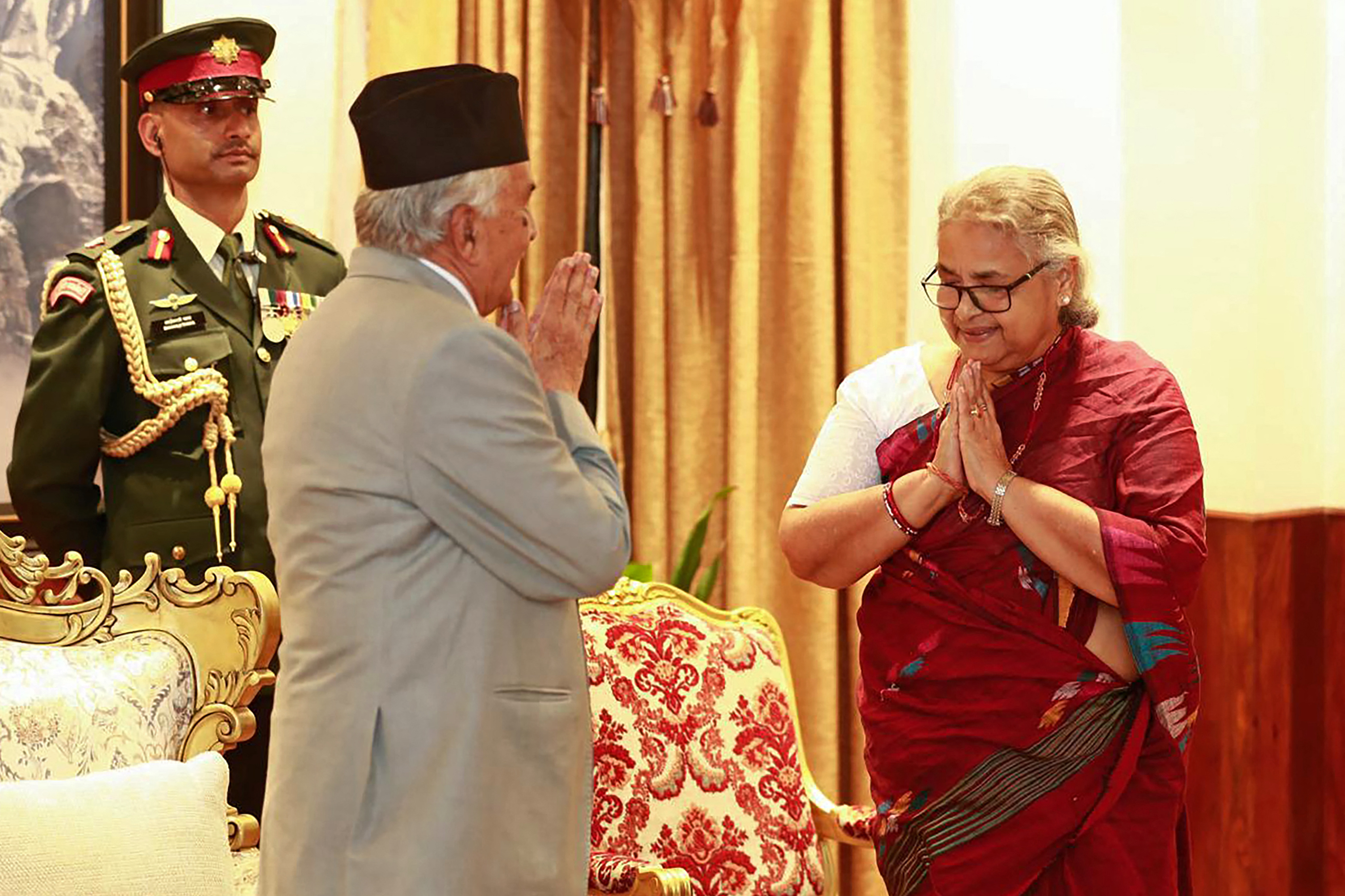 Nepal nomeia primeira mulher como premiê após protestos explosivos