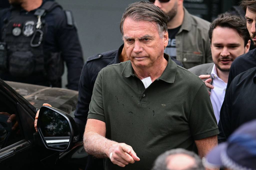 Bolsonaro diz que ‘alucinação’ motivou intervenção em tornozeleira; prisão é mantida