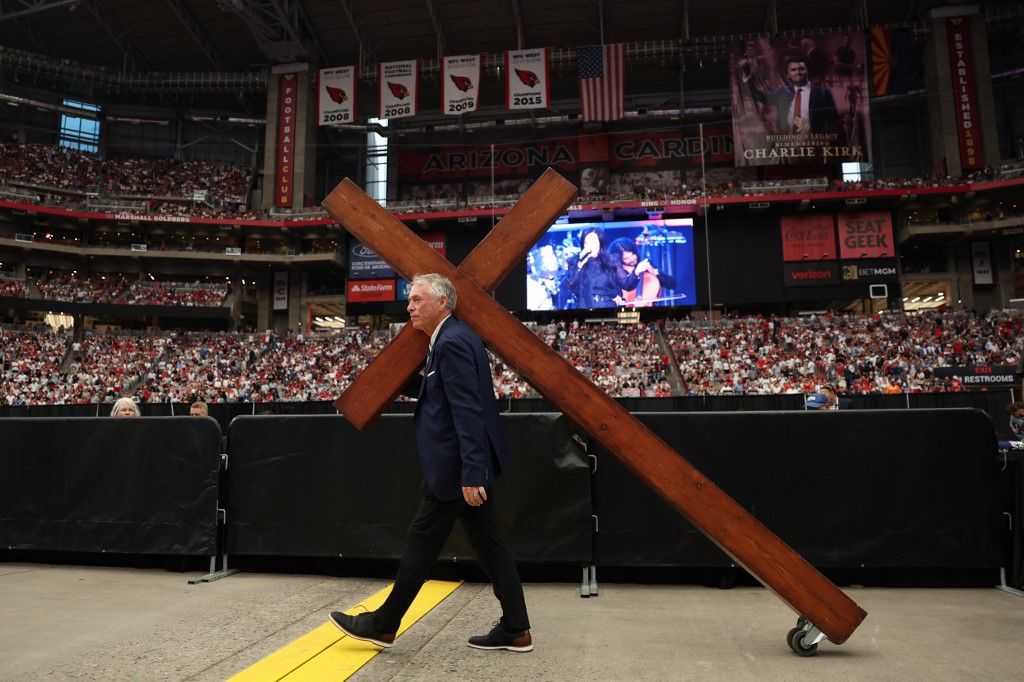 Funeral de Charlie Kirk tem esquema de segurança reforçado; veja imagens