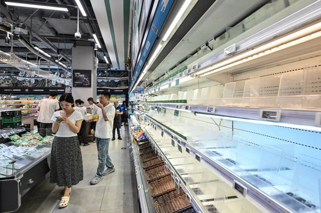 Supertufão atinge Filipinas e provoca retirada de 400 mil pessoas no sul da China