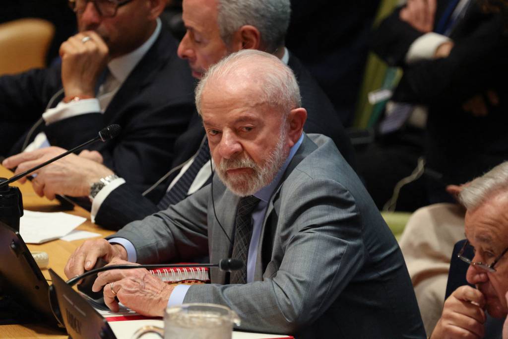 Lula diz que conversará sobre guerra na Ucrânia com Trump, que também é ‘amigo do Putin’