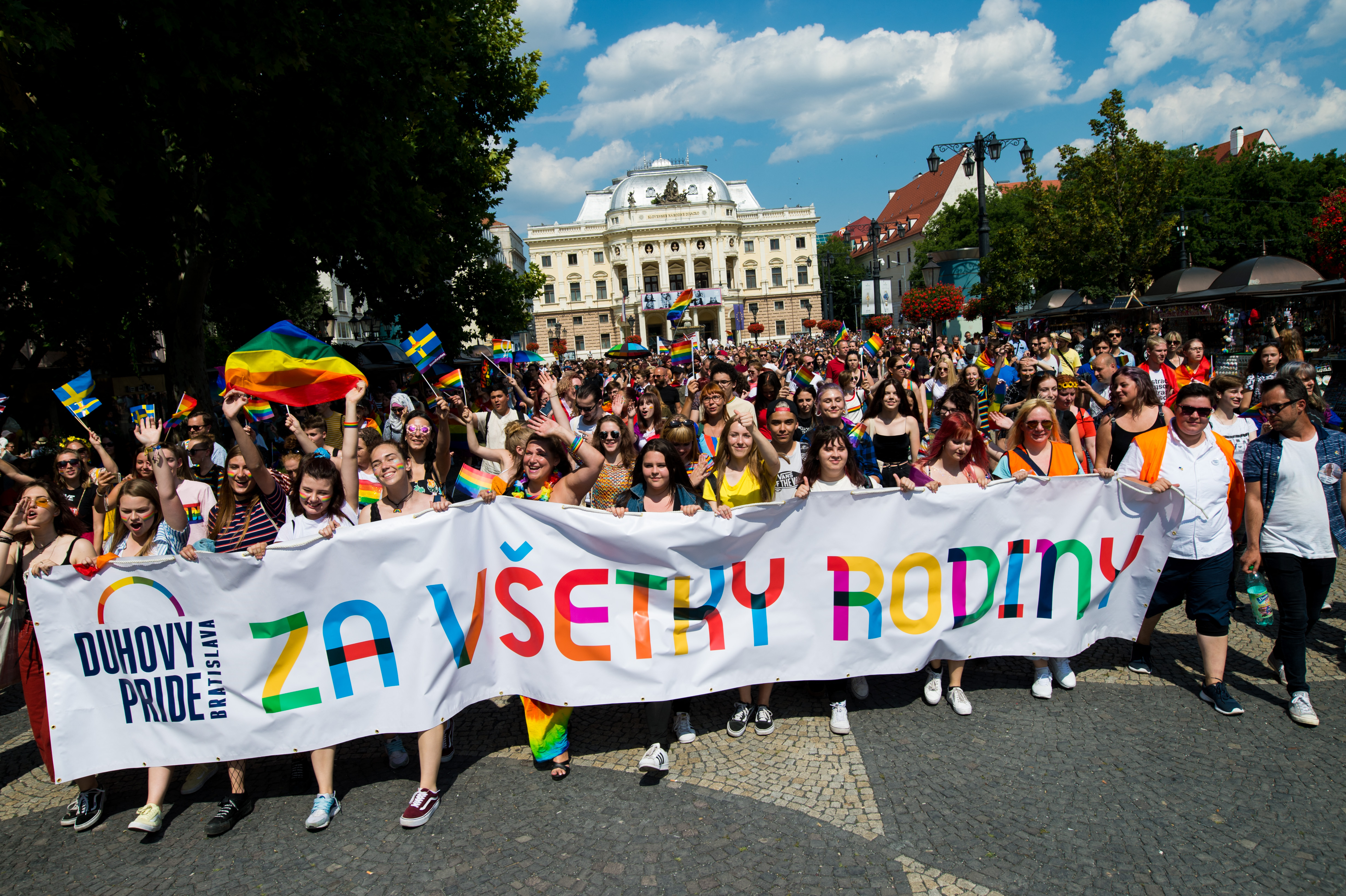 Eslováquia aprova emenda que reconhece apenas dois gêneros e restringe direitos LGBT+