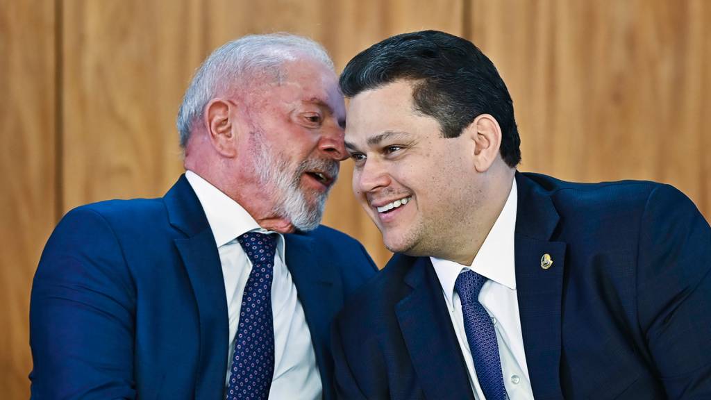 Governo e Alcolumbre negam negociação de cargos para pacificar relação