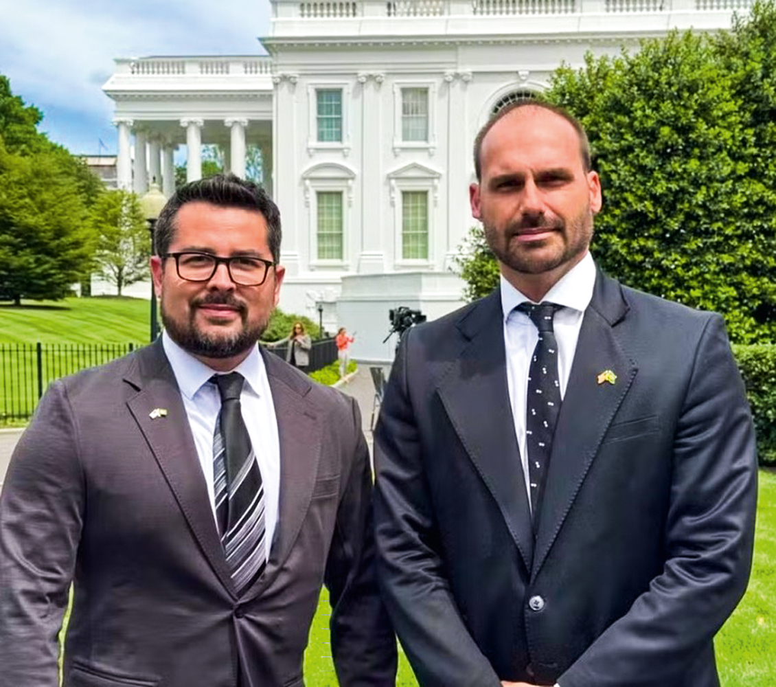DOBRADINHA -&ensp;Paulo Figueiredo e Eduardo: lado a lado no banco dos r&eacute;us