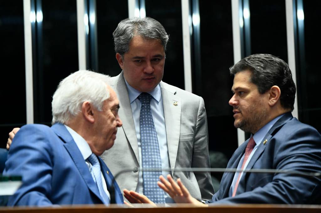 Alcolumbre dará rito normal à PEC da Blindagem, diz presidente da CCJ