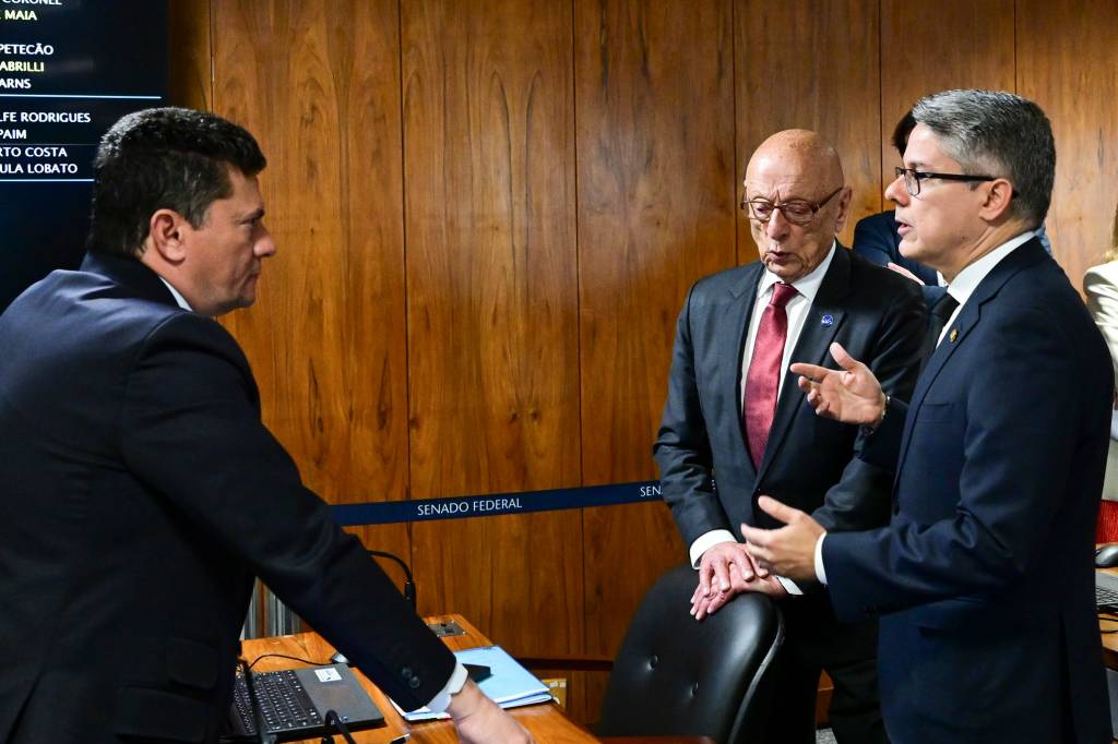 Senadores que queriam PEC blindando ‘liberdade de expressão’ jogam toalha