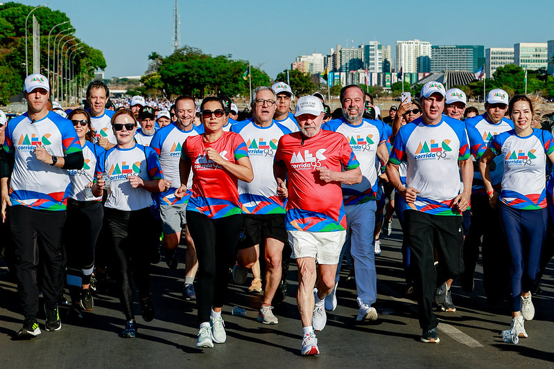 Presidente Lula participa de corrida do MEC em Brasília