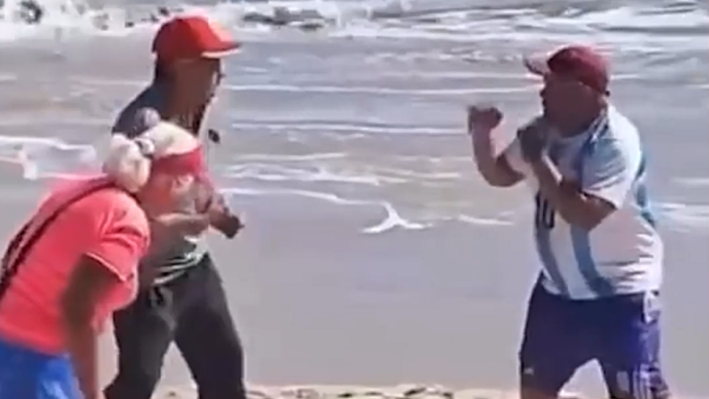 VÍDEO: Briga por espaço na areia termina em confusão em Florianópolis
