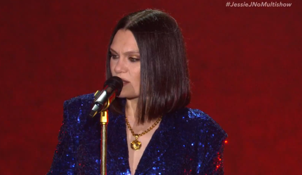 Com câncer de mama, Jessie J se frustra com cirurgia adiada; entenda