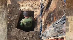 Entrada de um dos bunkers que existe na região de mata de Icaraíma, no Paraná, e que foram utilizados para esconder os corpos dos quatro cobradores de dívidas