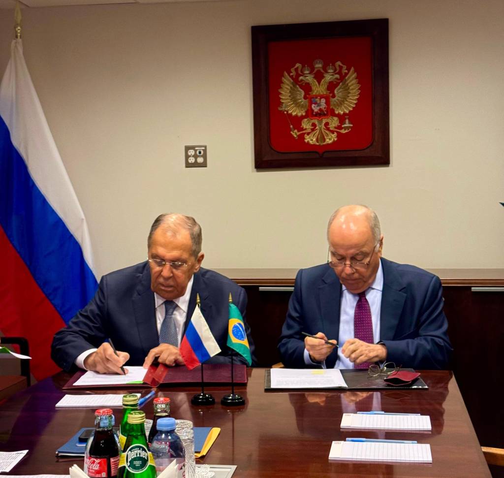 Mauro Vieira e Sergei Lavrov firmam plano de diálogo político para os próximos anos