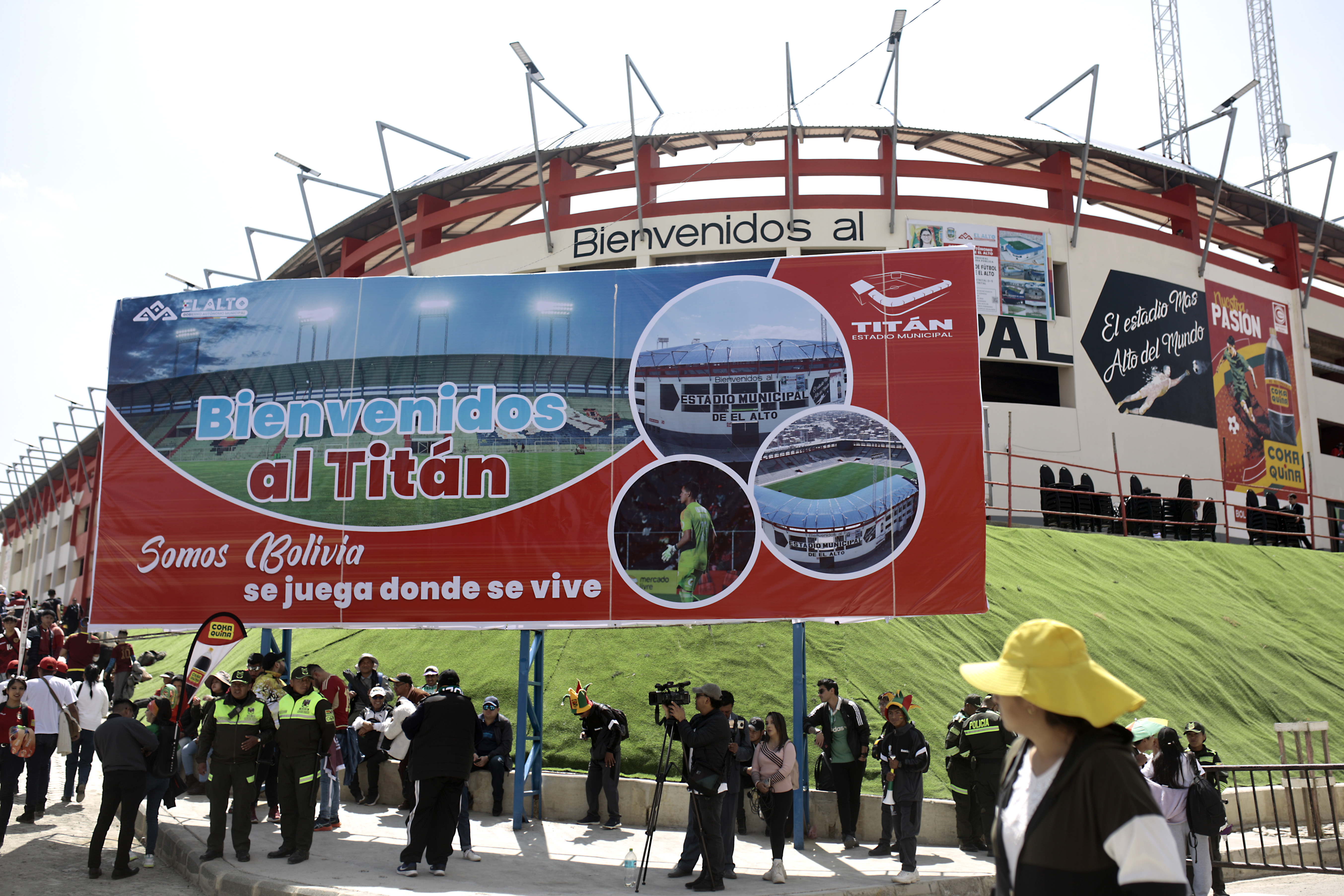 Conheça o estádio a 4.000 metros de altitude onde o Brasil joga hoje