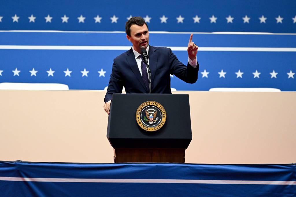 Aliado de Trump é baleado durante evento em universidade dos EUA