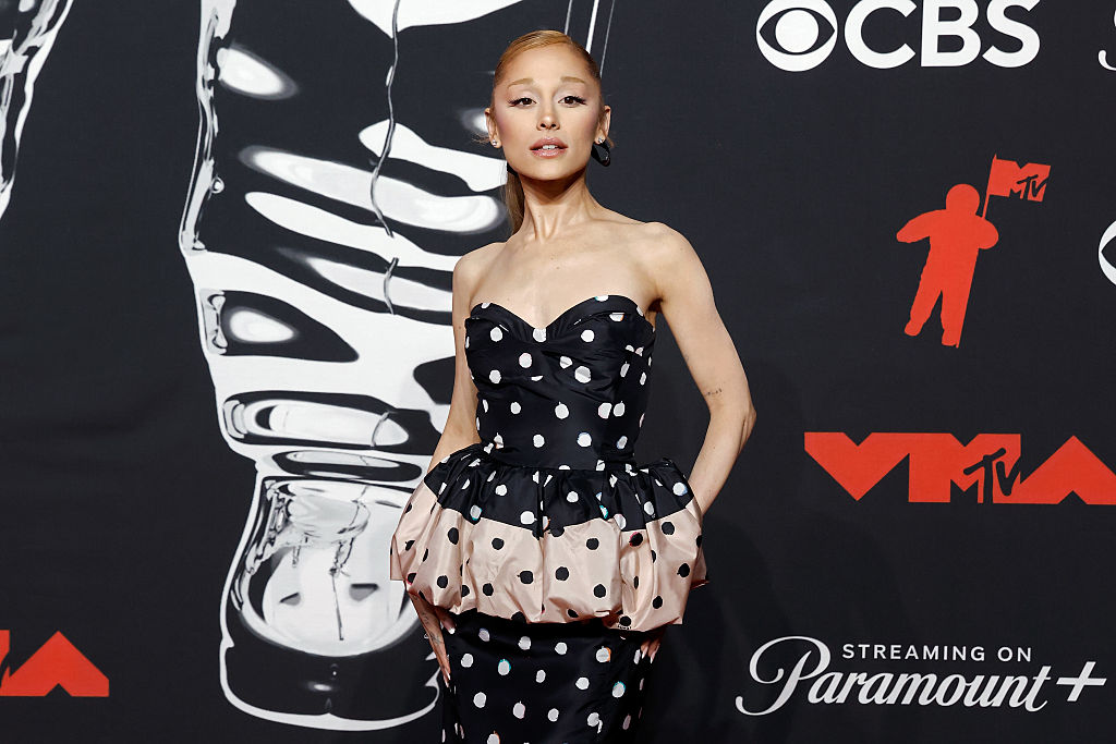 Peplum: o segredo fashion da cintura que você nem sabia que existia