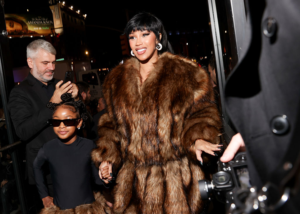 Cardi B no desfile de Alexander Wang em NY: mamãe fashionista