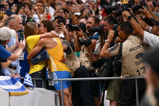 TOKYO, JAPAN - SEPTEMBER 15: Armand Duplantis of Team Sweden celebrates with his partner, Desire Inglander, after setting a new world record by clearing an attempt at 6.30 Metres during the Men's Pole Vault Final on day three of the World Athletics Championships Tokyo 2025 at National Stadium on September 15, 2025 in Tokyo, Japan. (Photo by Hannah Peters/Getty Images)