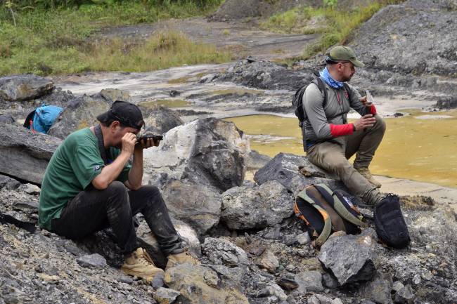 Image 7 Enrique Peñalver (left) and Edwin Cadena (right) searching for samples in the Genoveva Quarry waste dump. Credit: Mónica Solórzano-Kraemer.