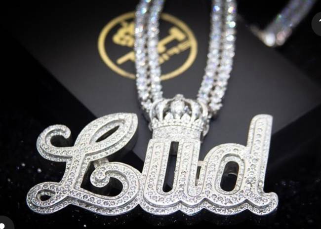 Joia de Tiego que Ludmilla usou na turnê Numanice