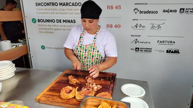 Torresmo Bar do Zezé O famoso torresmo do Bar do Zezé, que esgotou antes mesmo do fim do evento, tamanha a procura