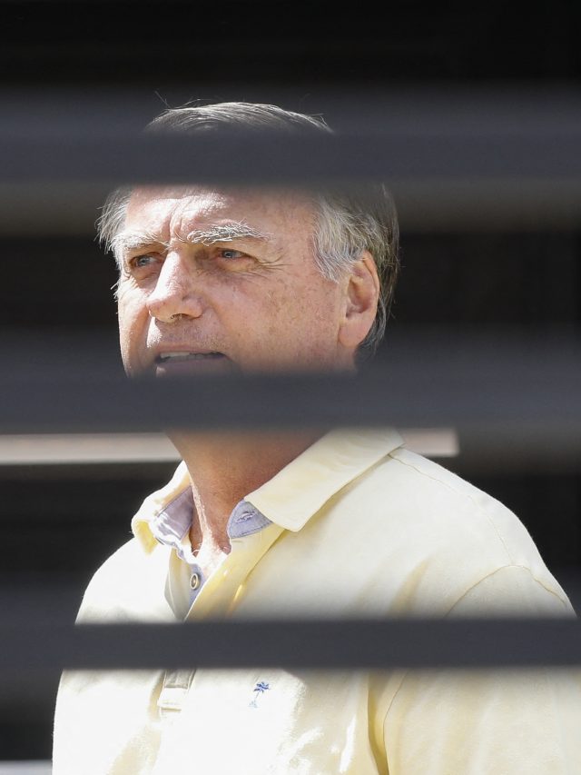 O ex-presidente Jair Bolsonaro em prisão domiciliar