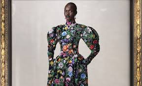 Gucci por Demna: ironia sexy e comercial