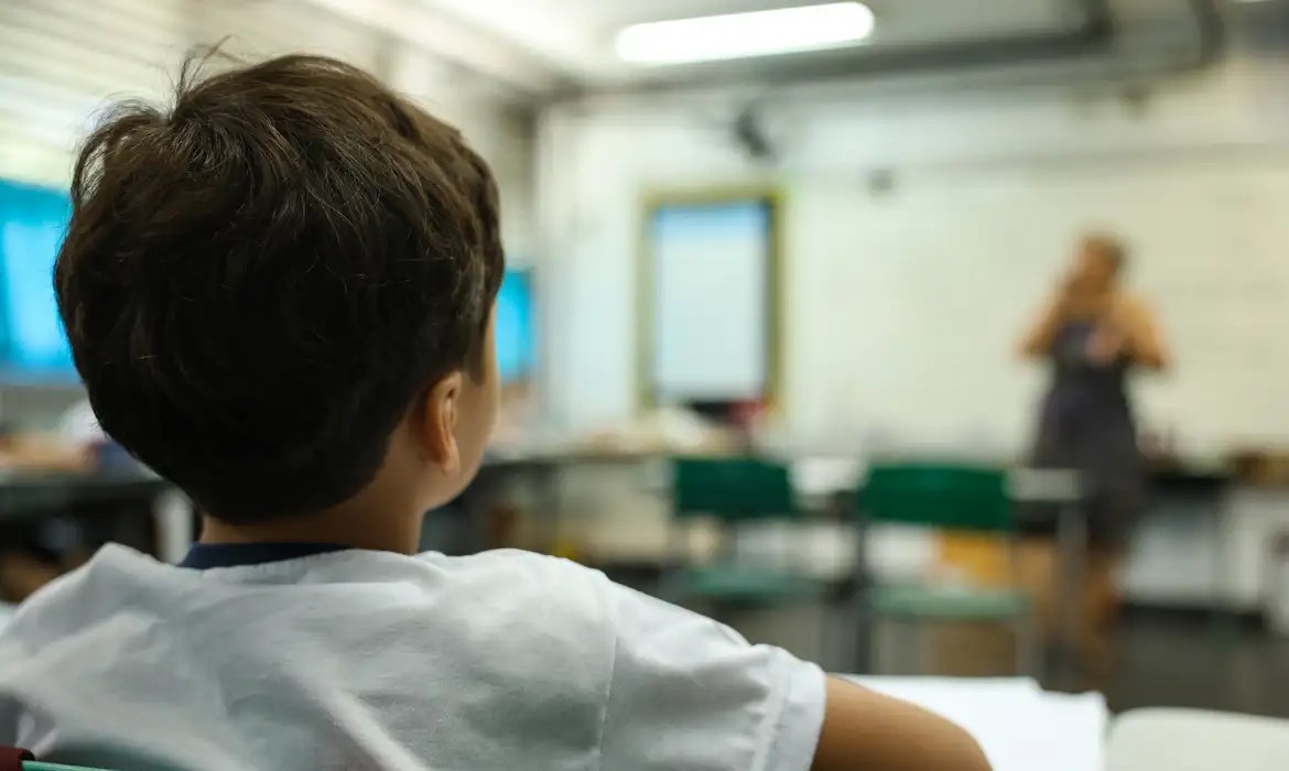 Governo de SP quer mudar regras do ICMS Educação para valorizar municípios com melhores indicadores escolares