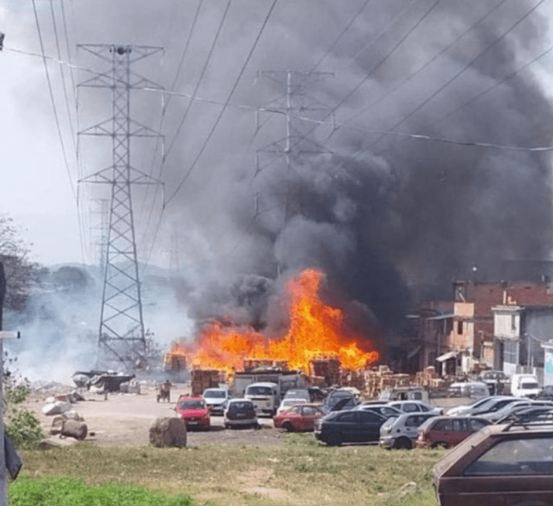 Incêndio em Irajá atingiu imóveis e interrompeu o fornecimento de energia para 140 mil pessoas.
